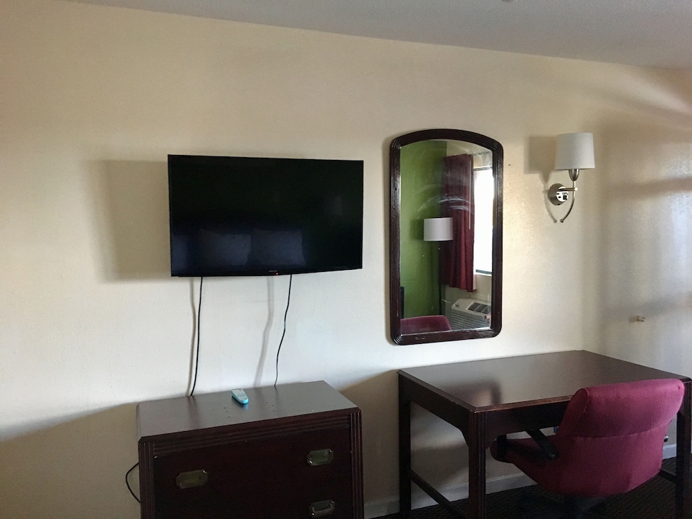 Regal Motel in Las Vegas New Mexico - photo 11