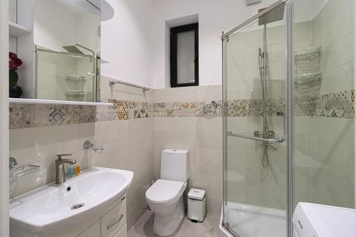 Modern 1br Apt Near Rustaveli by Wehost