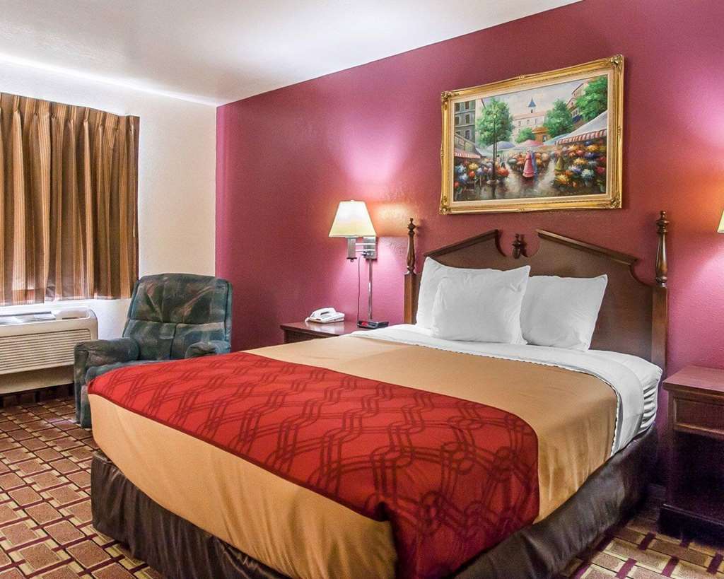 Econo Lodge Dexter - photo 12