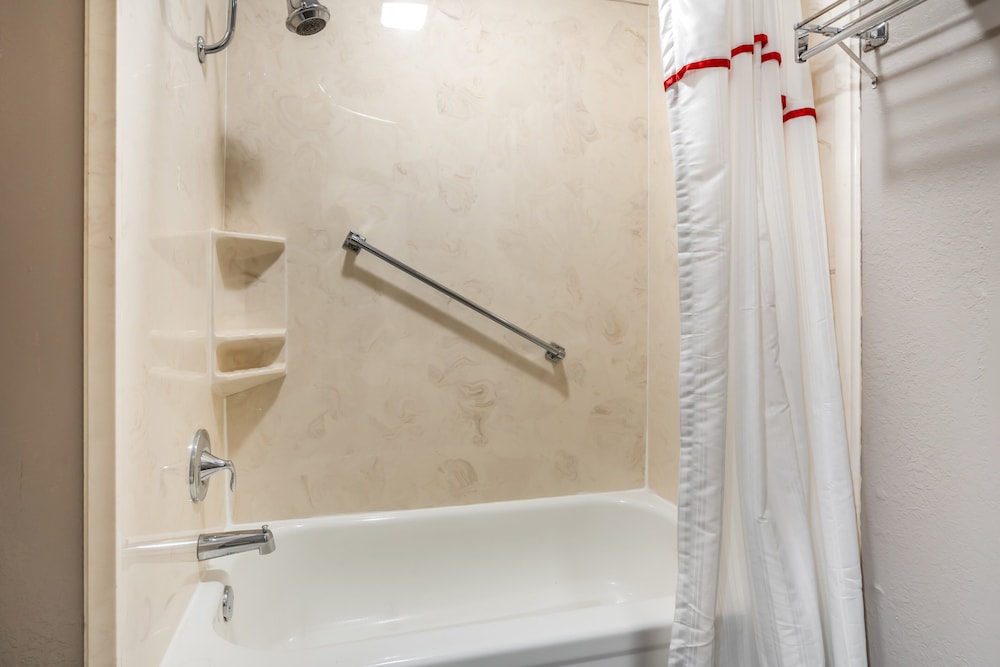 Red Roof Inn & Suites Sulphur Springs - photo 20
