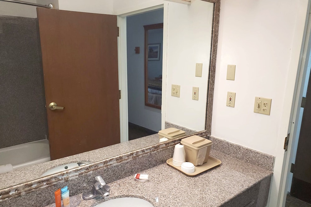 Coratel Inn & Suites by Jasper New Braunfels IH 35 EXT 189 - photo 26