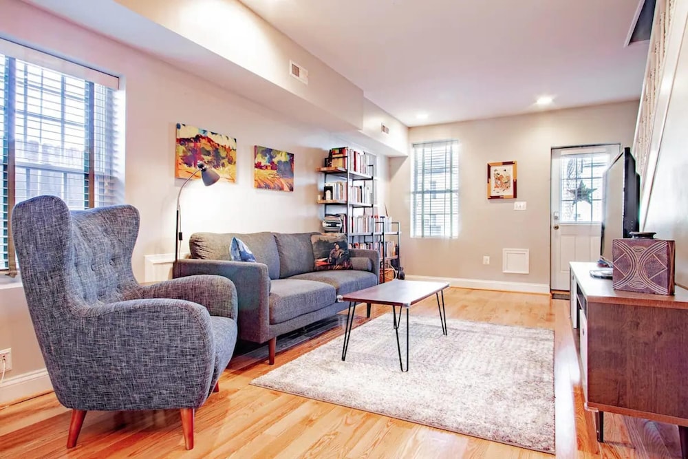 Family friendly Home for travelers Near subway — 4-Star Luxury Hotel in Washington, United States