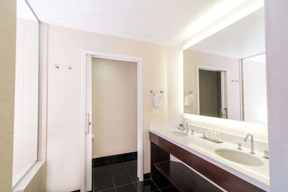 DoubleTree by Hilton San Diego Mission Valley - photo 34