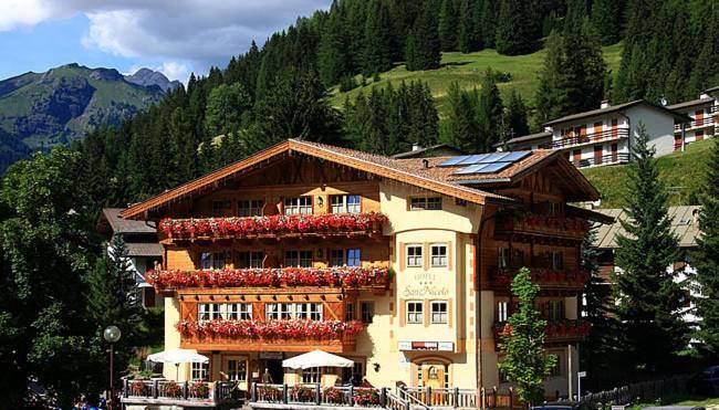 Hotel Garnì San Nicolò in Pozza Di Fassa, Italy