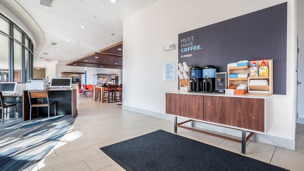 Holiday Inn Express and Suites Platteville by IHG - photo 21
