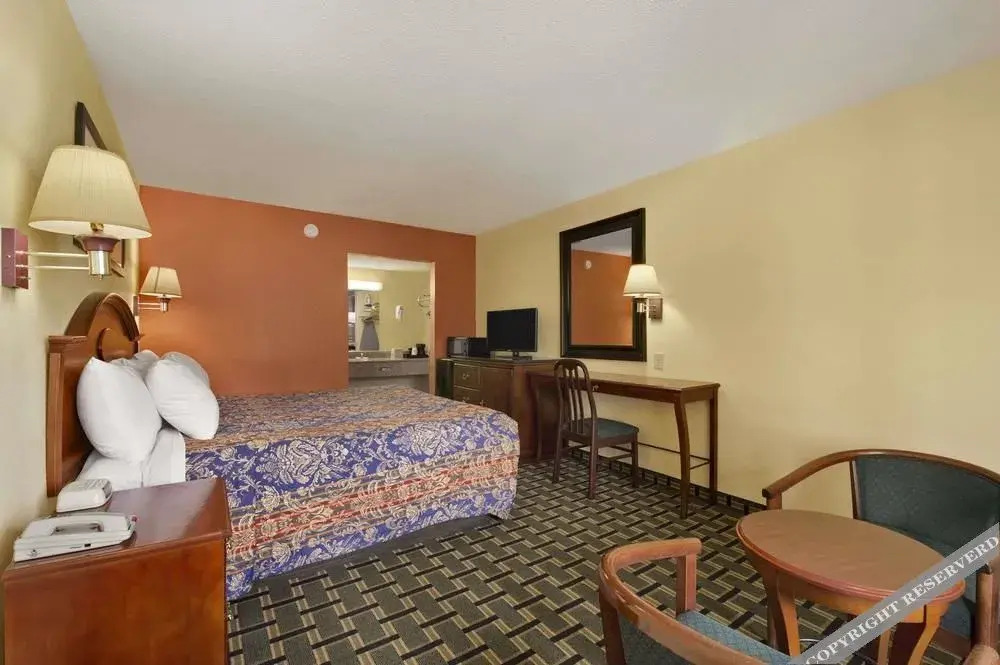 Rose Garden Inn & Suites - photo 11