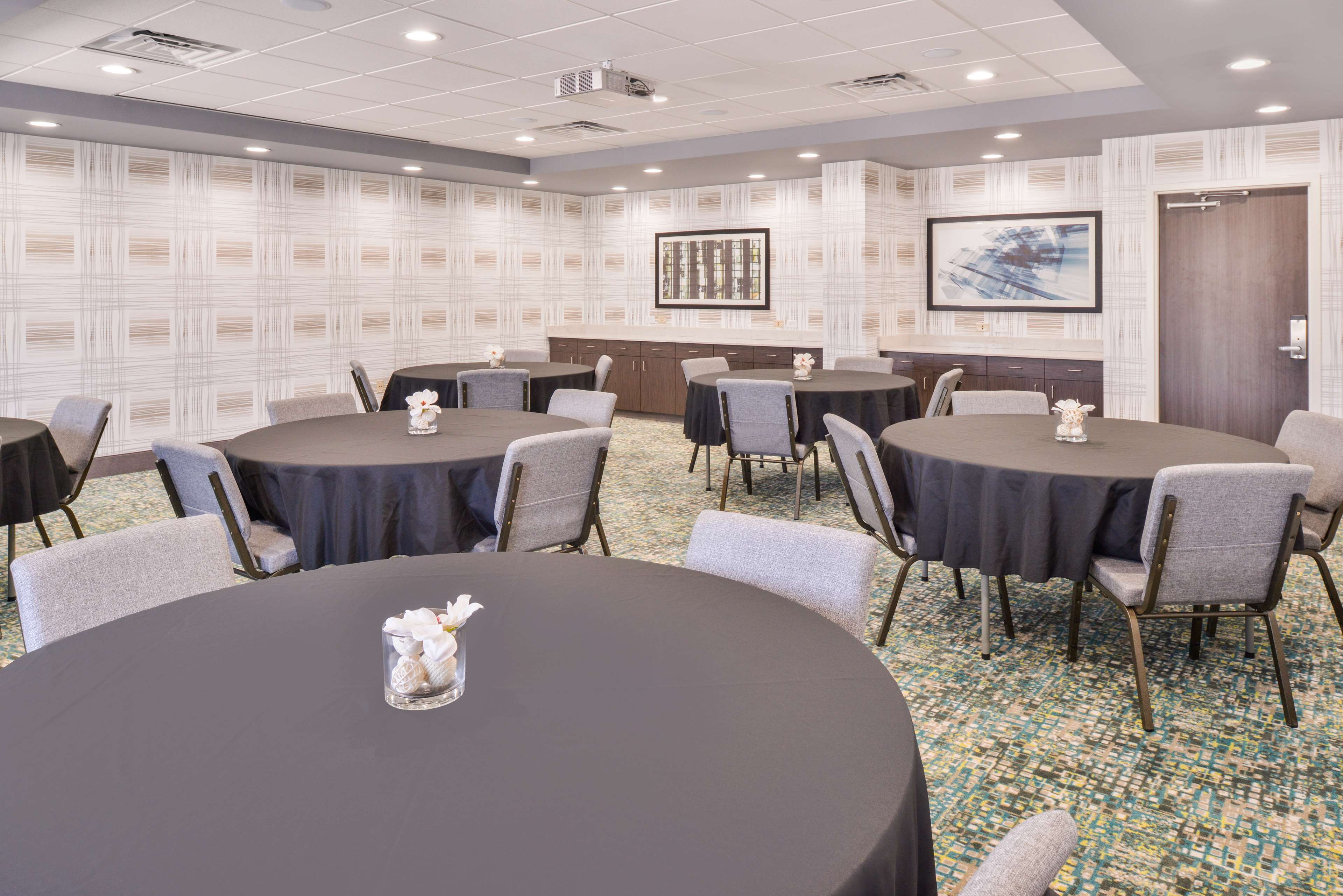 Hampton Inn Emporia - photo 26