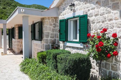 Family friendly house with a swimming pool Duge Njive Zagora 22311 — 4-Star Luxury Hotel in Vrgorac, Croatia