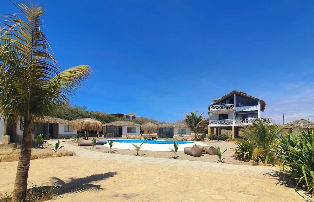 Oasis de Vichayito in Los Organos, Peru