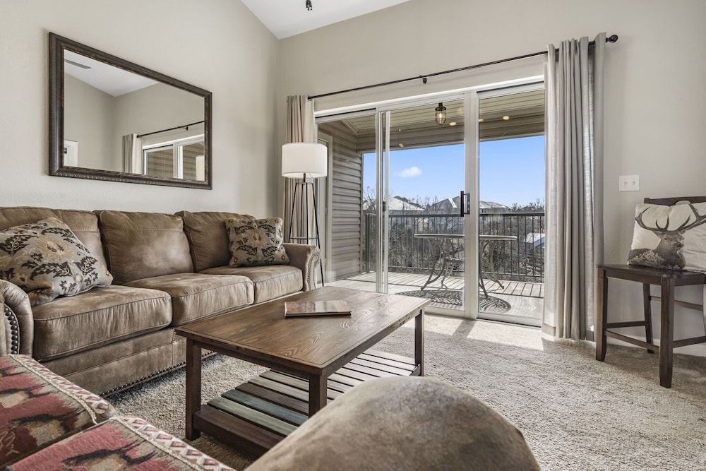 Suite Outlook Resort Amenities Penthouse Close to Downtown Updated in Branson, United States