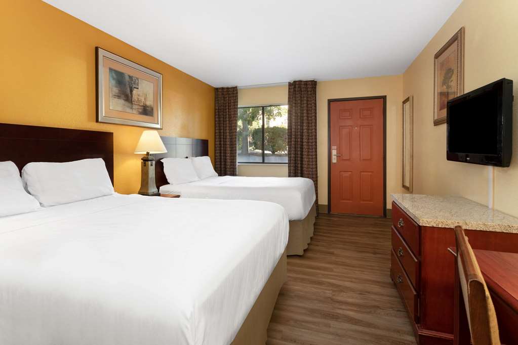 Travelodge by Wyndham Albuquerque East - photo 40