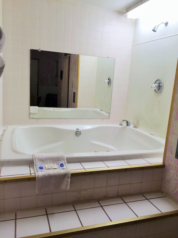Westwoods Motel - photo 3