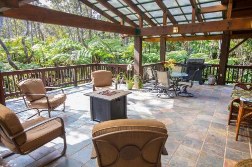 Hale Mauna Loa Upper Level - carbon neutral hotel in Volcano