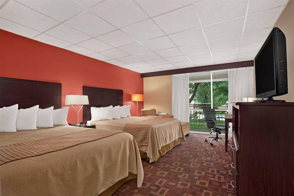 University Inn Austin North - photo 10