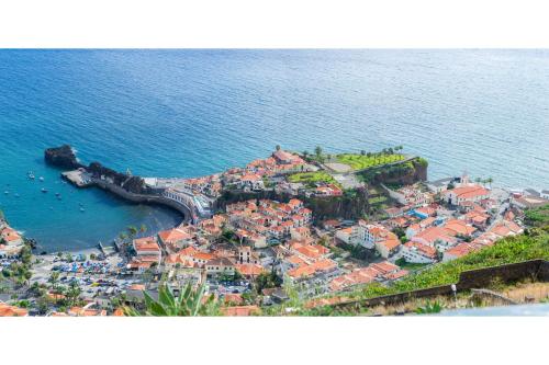 Village Lobos Flat — 4-Star Luxury Hotel in Camara De Lobos, Portugal