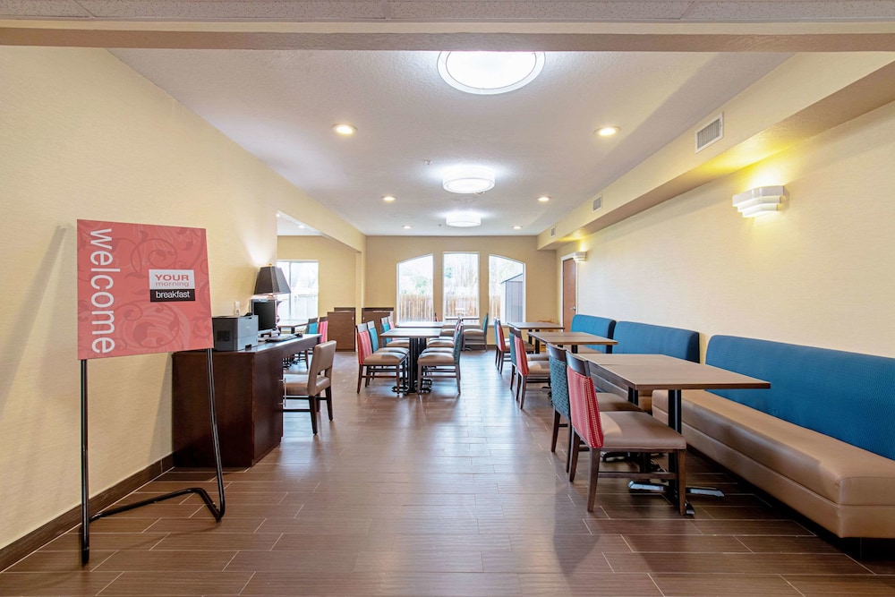 Comfort Inn and Suites Fredericksburg - photo 24