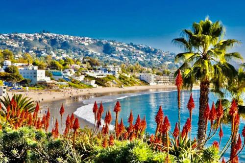 Stunning huge one level 1350 ft. cottage — 4-Star Luxury Hotel in Mission Viejo, United States