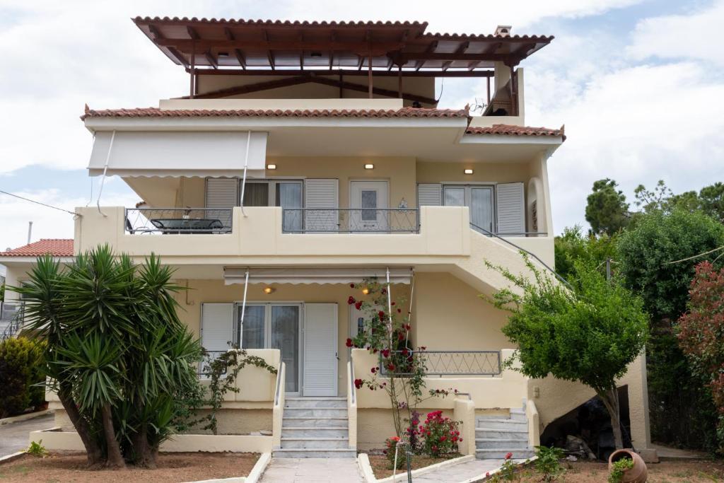 Roses House 2 Near Airport — 5-Star Luxury Hotel in Artemida, Greece