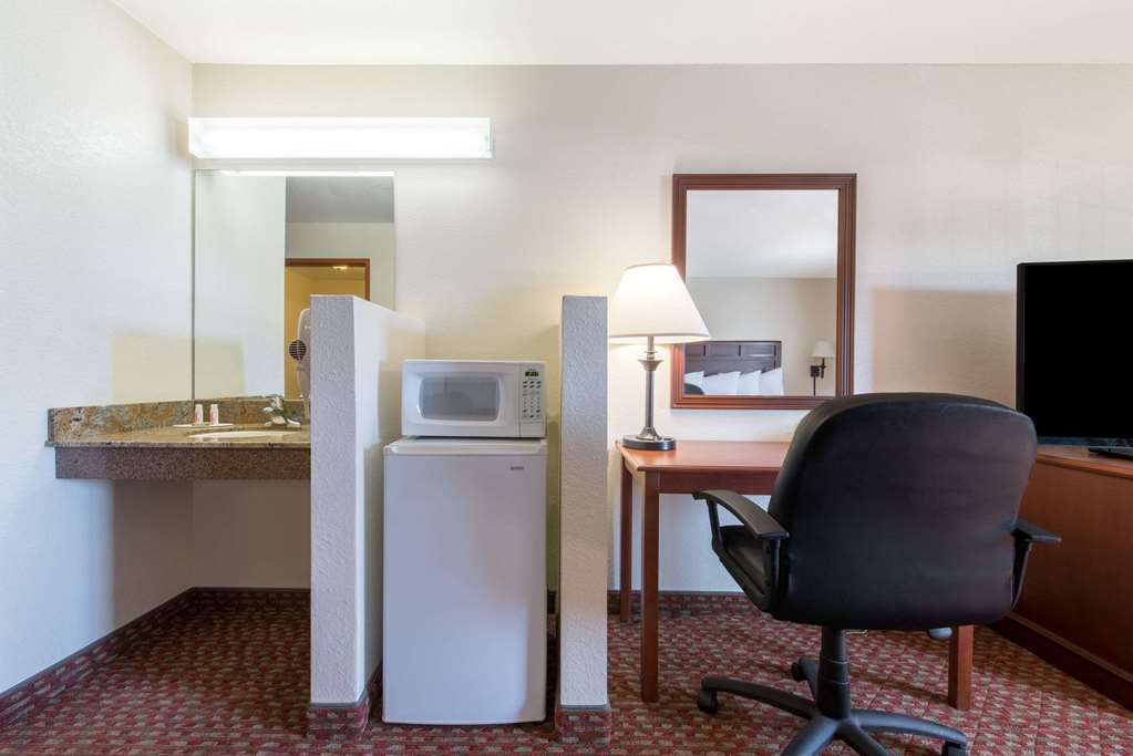 Super 8 by Wyndham Abilene South - photo 12