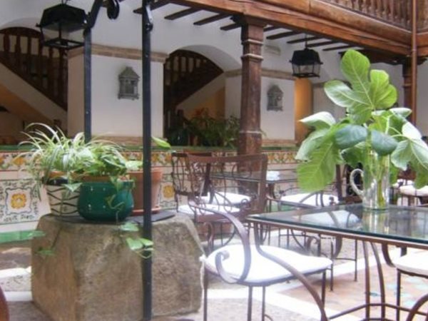 Los Patrizios - carbon neutral hotel in Consuegra