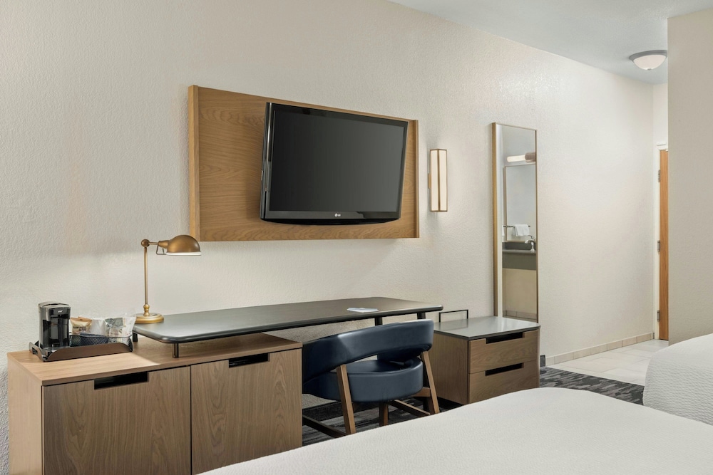 Fairfield by Marriott Mt Pleasant - photo 15