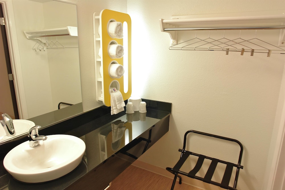 Super 8 by Wyndham Petaluma - photo 35