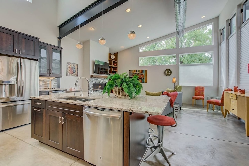 3BR Modern Marveldowntown Customprivate Balcony - photo 18