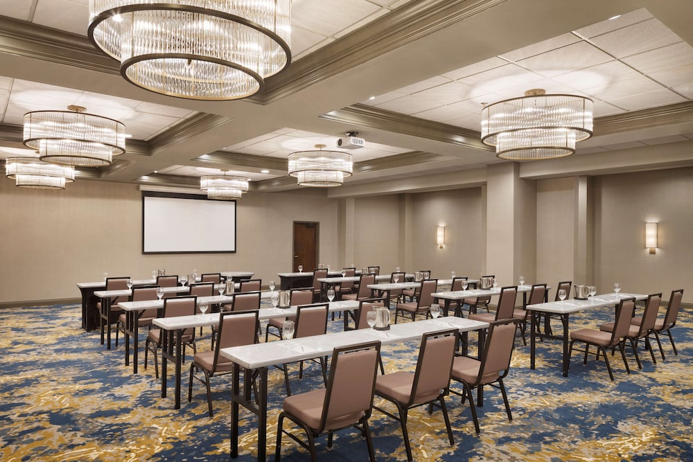 Embassy Suites by Hilton Columbus - photo 41