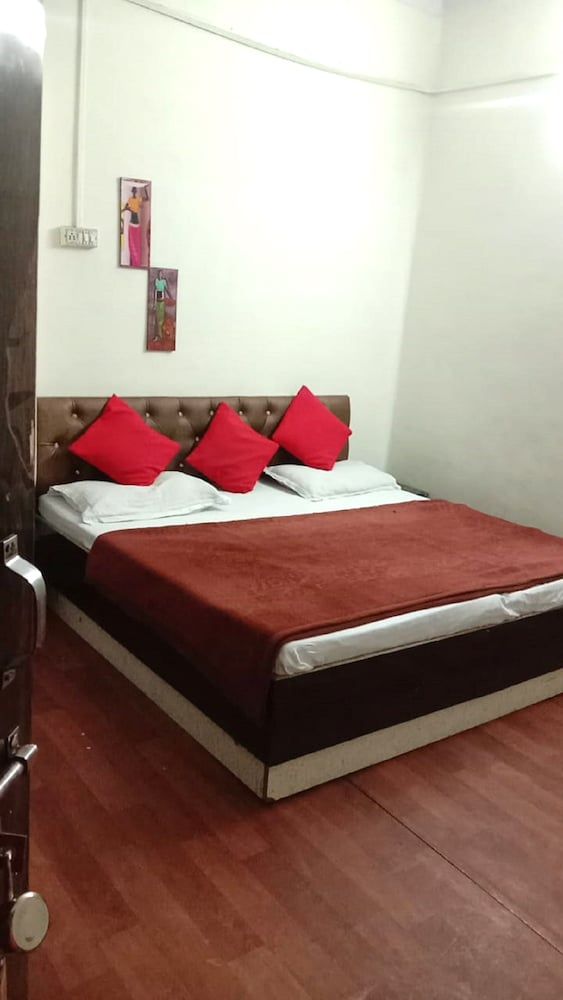 Goroomgo Broadway Nainital in Naini Tal, India