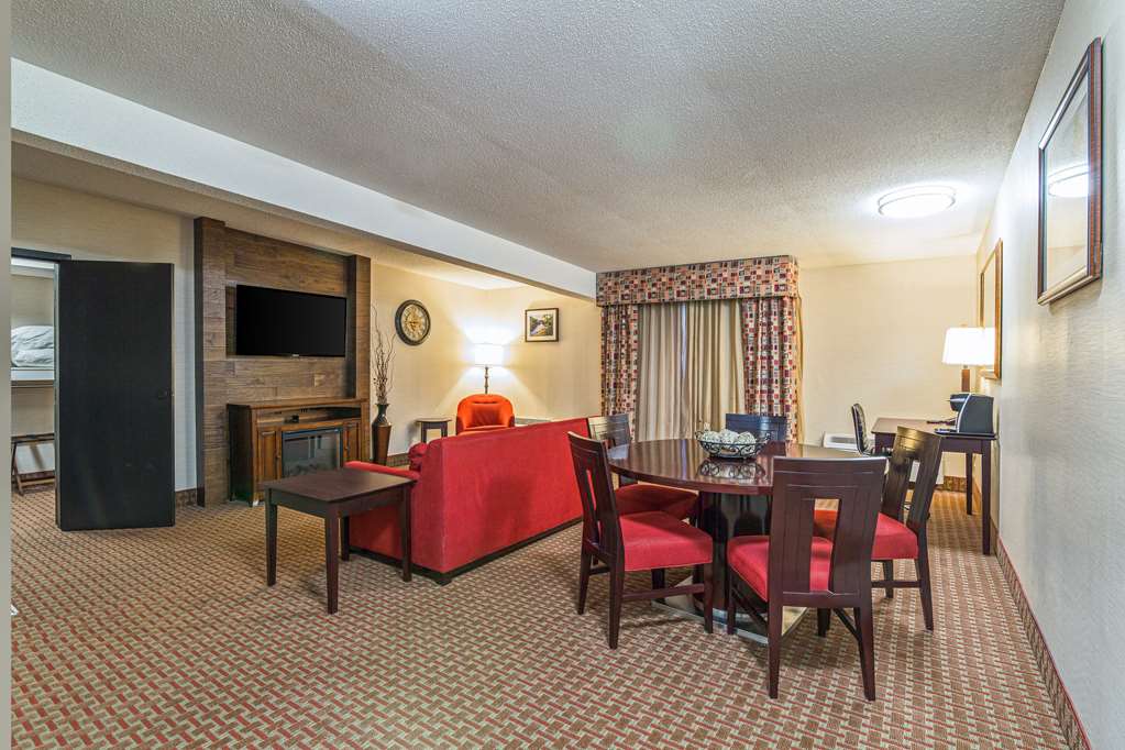 Clarion Hotel Convention Center - photo 33
