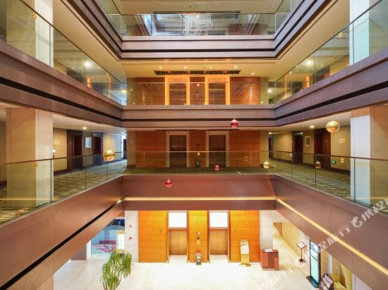 Howard Johnson Plaza Lingang Shanghai — 4-Star Luxury Hotel in Shanghai, People's Republic of China