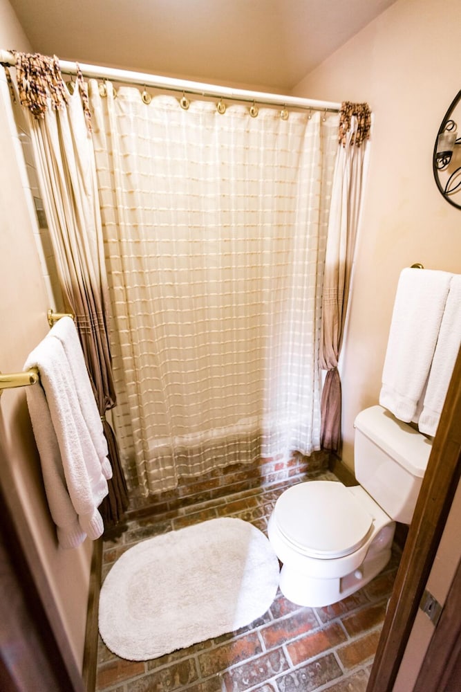 Equinox Inn at Canyon Lake - photo 38