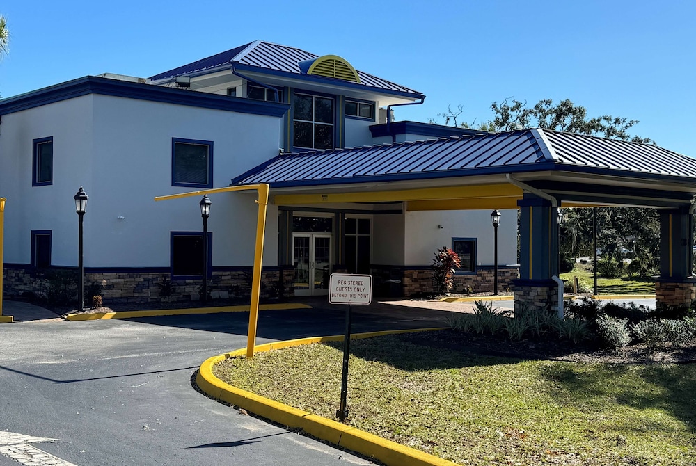 Days Inn by Wyndham Brooksville Dade City - photo 29