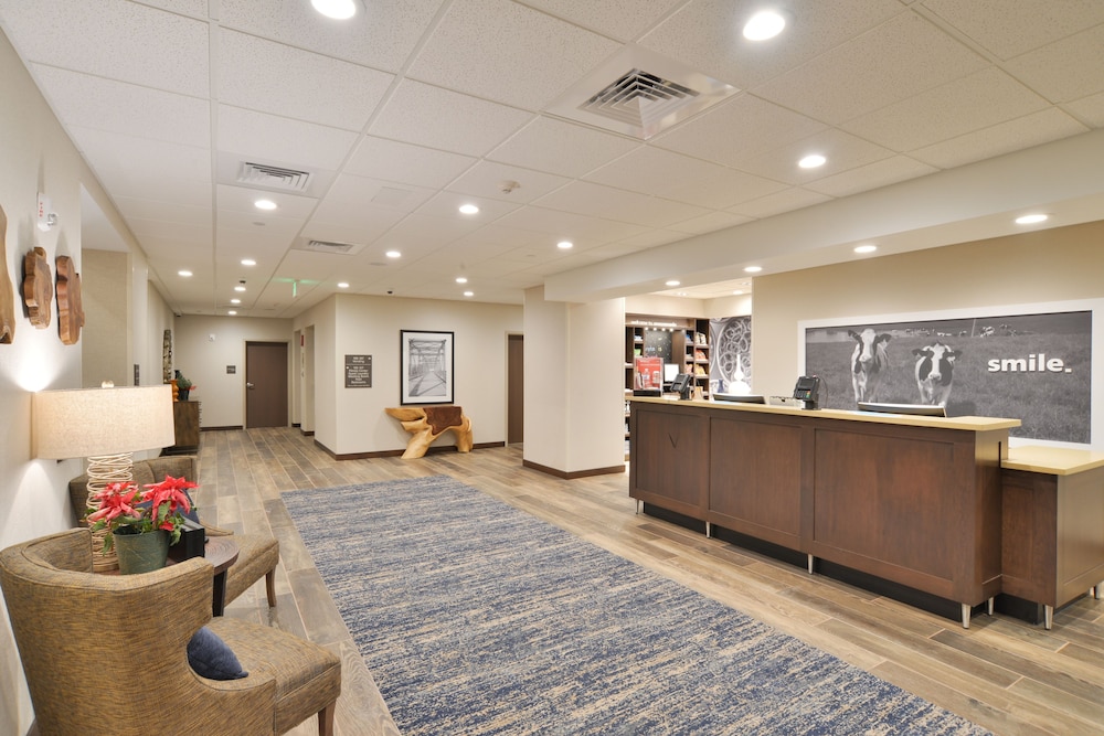 Hampton Inn & Suites Menomonie UW Stout - photo 4