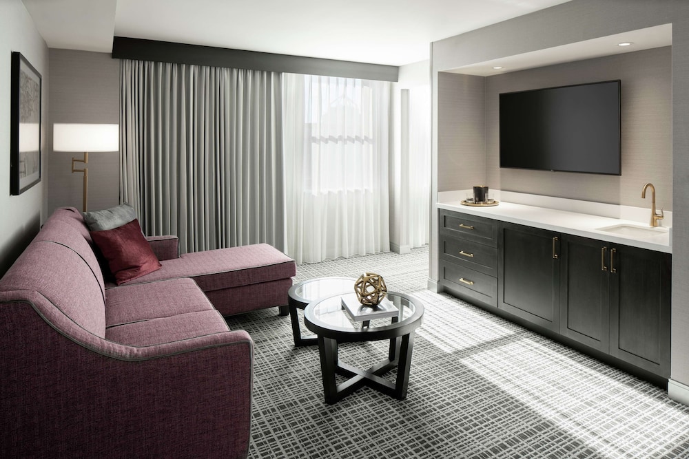 The Axis Moline Hotel Tapestry Collection by Hilton - photo 17