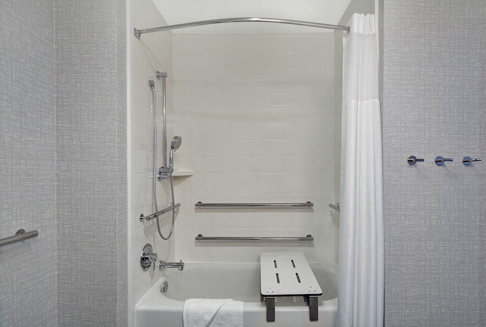 Hampton Inn & Suites Middleburg - photo 27