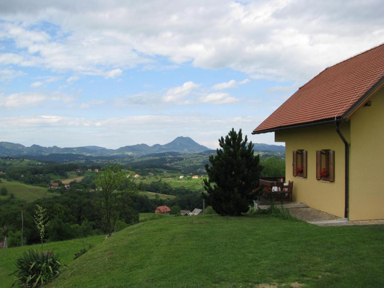 Holiday House Panorama — 4-Star Luxury Hotel in Podcetrtek, Slovenia