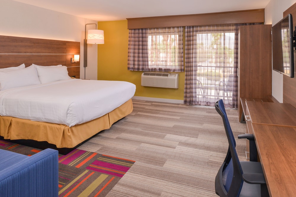 Holiday Inn Express Palm Desert by IHG - photo 11