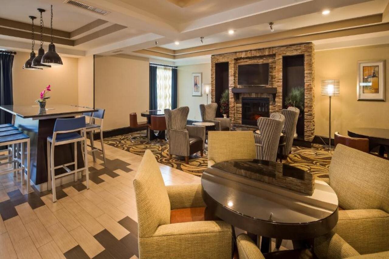 Holiday Inn & Suites Columbia NE Ft Jackson Area by IHG - photo 8