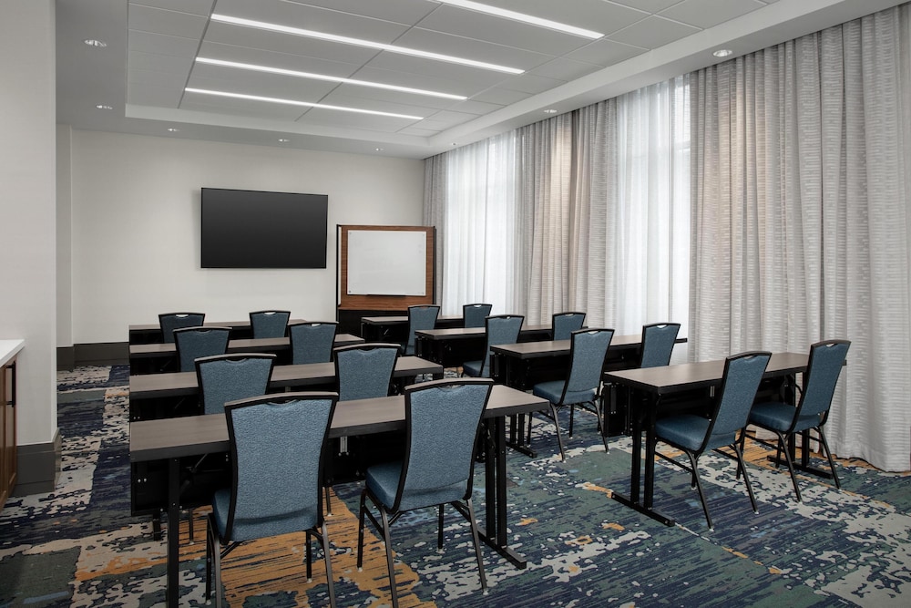 Hilton Garden Inn Portsmouth Downtown - photo 45