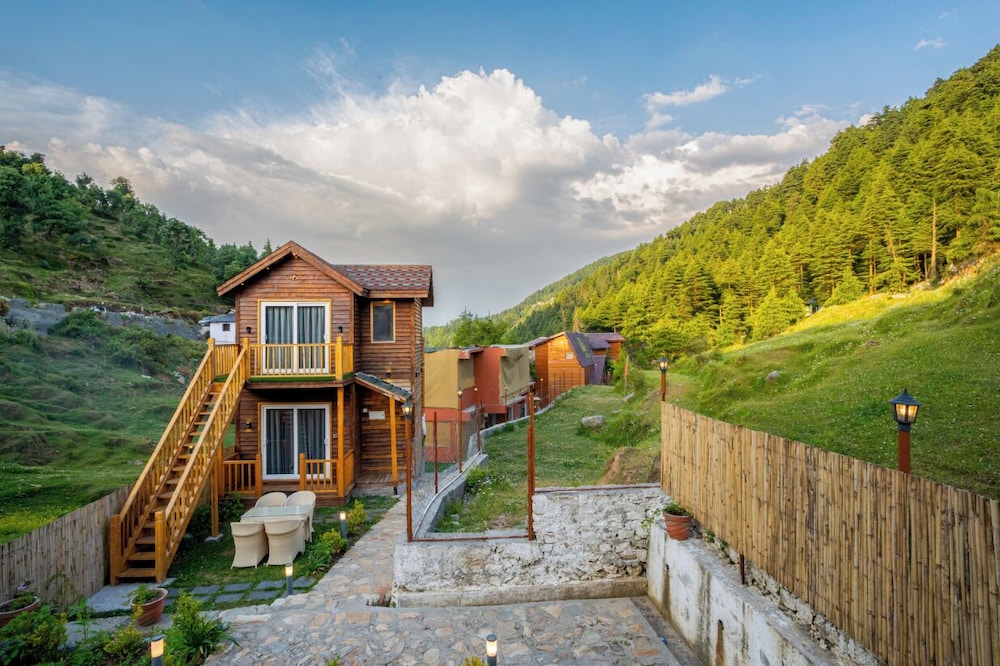 Wow Stayz2 Ashoka Grand in Dalhousie, India