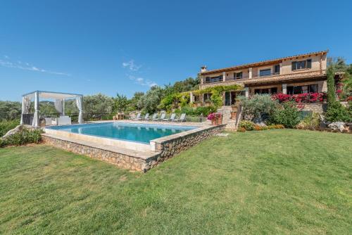 Finca La Pleta - carbon neutral hotel in Pollenca