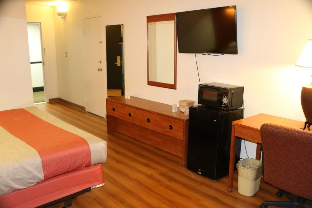Motel 6 Tulsa Airport - photo 9