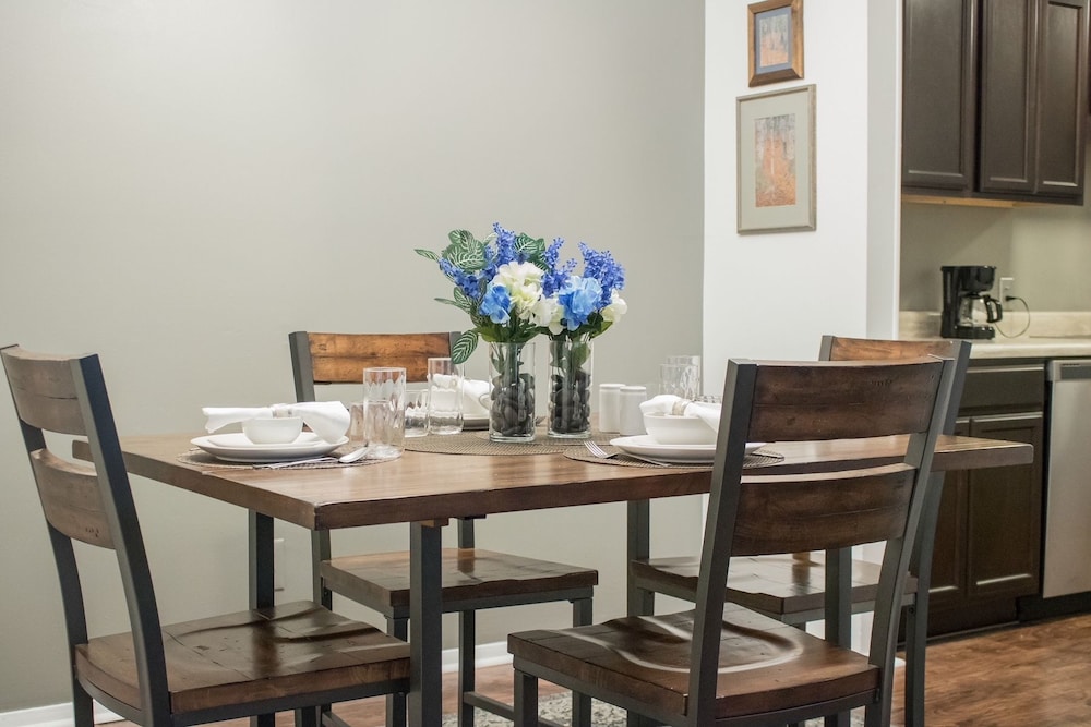 Modern Upscale Private Room - photo 19