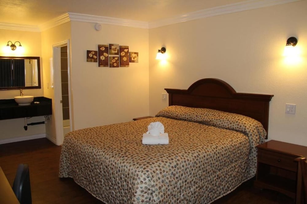 Astro Motel - photo 2