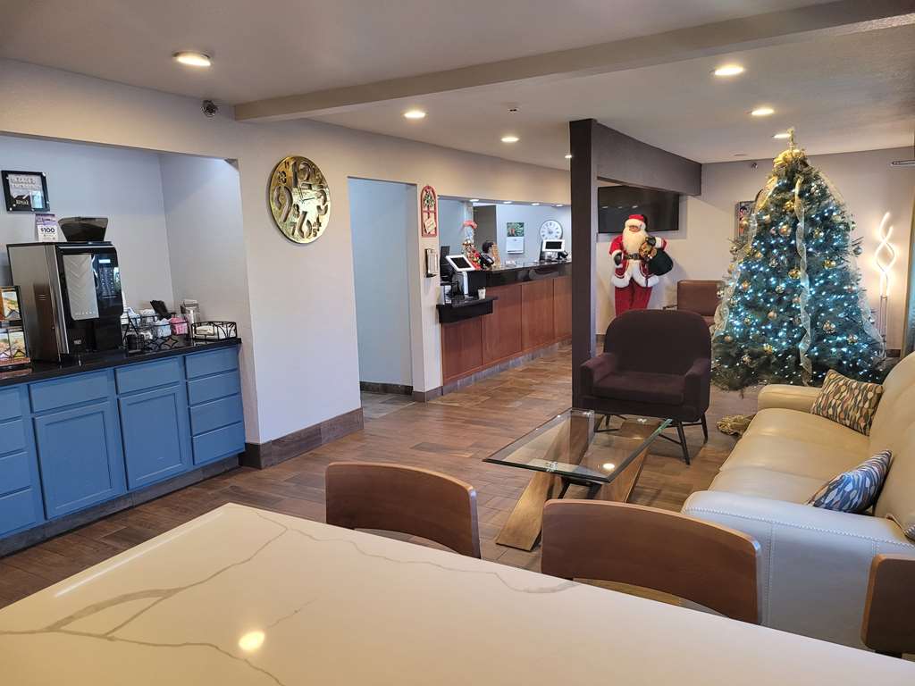 Best Western Plus Altoona Inn - photo 12
