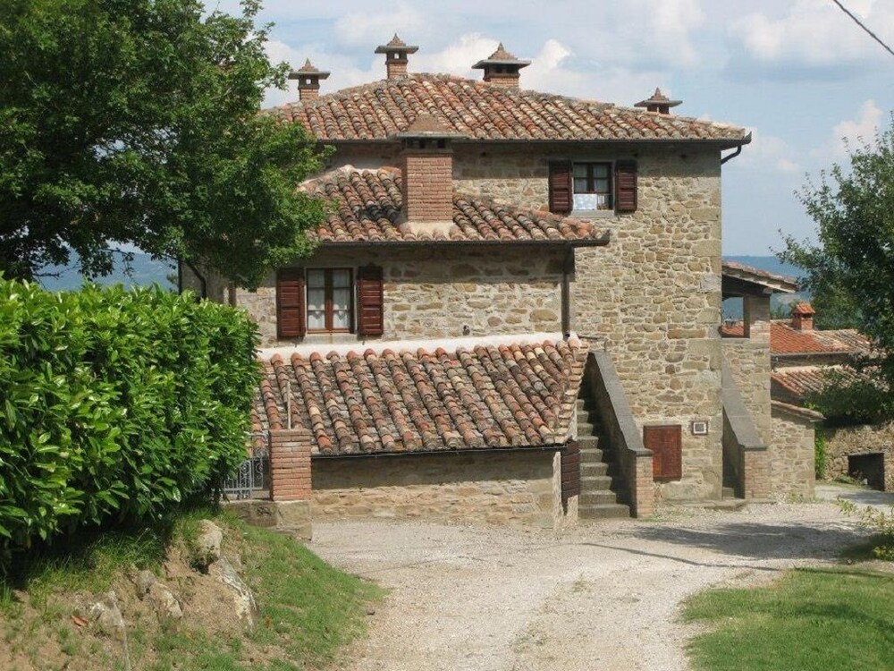 Villa Agriturismo Cuiano Pierle — 4-Star Luxury Hotel in Cortona, Italy