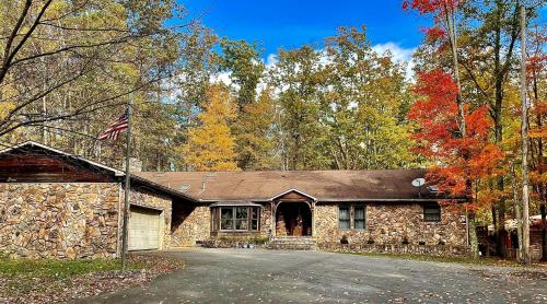 Sweet Retreat: Lodge and Event Venue — 4-Star Luxury Hotel in Hico, United States
