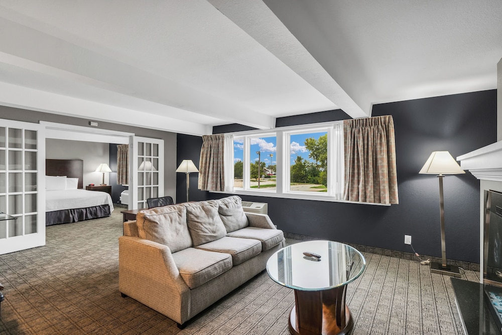 Eastlake Suites Hotel & Conference Center By OYO Urbana - photo 14