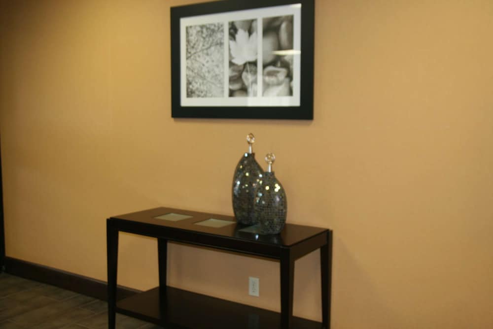 Hampton Inn Youngstown North - photo 6